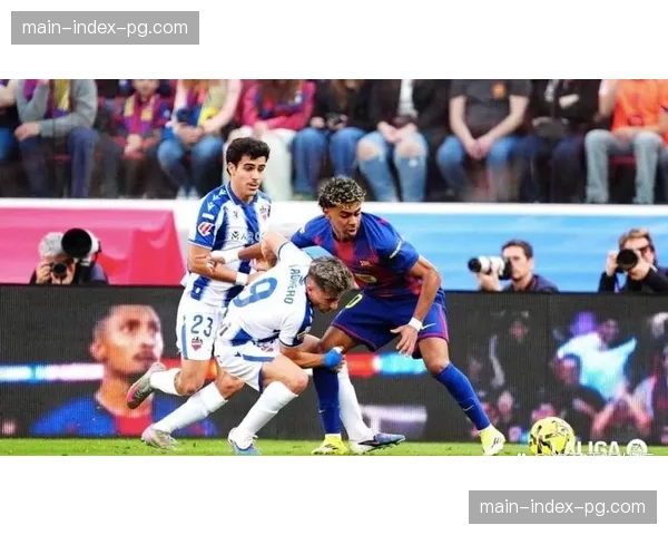 巴萨3-0莱万特，反超皇马1分重登西甲榜首