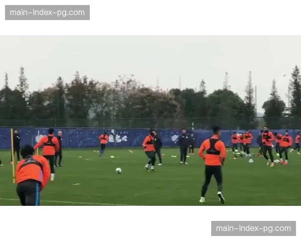 赛前动态：国米训练课重点演练快速通过中场，寻求提高由守转攻速度